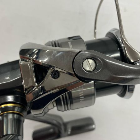 SHIMANO シマノ リール スピニングリール 24ツインパワー C3000MHG 046819 箱付