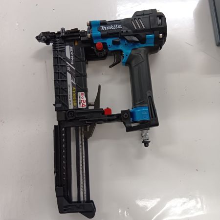 MAKITA マキタ AT451H ブルー エアツール エアタッカ 未使用品(S) 付属品完備 コードレス式 美品 ケース付