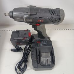 KTC ケーティーシー  インパクトレンチ KTC JAE472 ブラック  充電器・充電池1個・ケース付 コードレス式 18v 3.0Ah 003071 キズ・ヨゴレ有 JAE472 ブラック Bランク