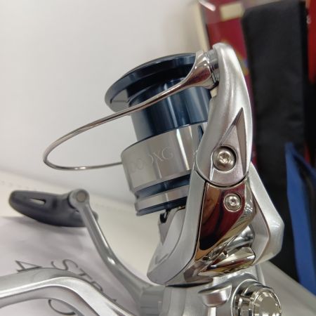 SHIMANO シマノ 04024 スピニングリール 19ストラディック 4000XG 美品 未使用品(S) 箱付