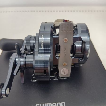 SHIMANO シマノ 046741 ベイトリール 24カルカッタコンクエストシャローエディション31HG 程度AB 箱付