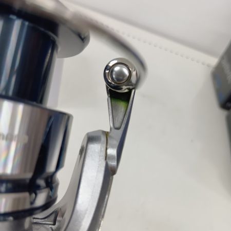 SHIMANO シマノ 04022 釣り用品 リール スピニングリール 19ストラディック 4000 程度B 箱付