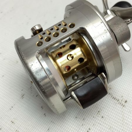 SHIMANO シマノ ベイトリール 03カルカッタコンクエスト200DC RH460