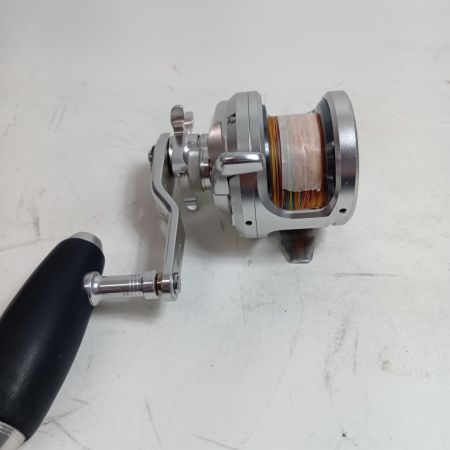 SHIMANO シマノ 03672 釣り用品 リール ベイトリール 17オシアジガー 2001NRHG キズ有 程度B