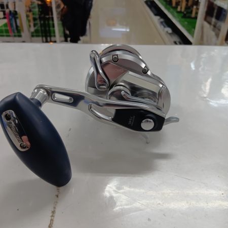 SHIMANO シマノ 03667 釣り用品 リール ベイトリール 17オシアジガー 1500HG キズ有 程度AB