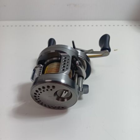 SHIMANO シマノ 03676 釣り用品 リール ベイトリール 17カルカッタ コンクエストBFS HG-L キズ有 程度BC 箱付