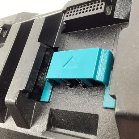 MAKITA マキタ 充電器 DC40RB ケース付 40v