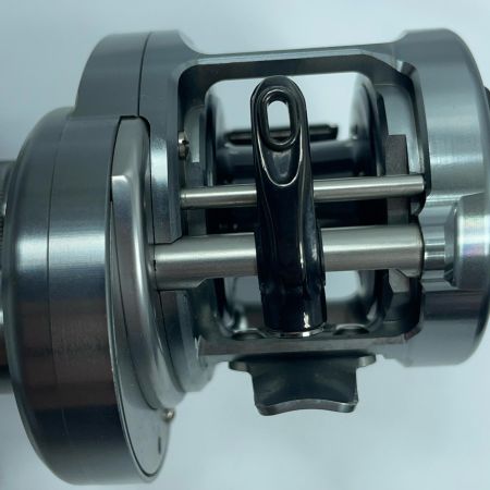 SHIMANO シマノ ベイトリール 20カルカッタコンクエストDC 200HG 04039