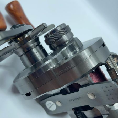 SHIMANO シマノ 23カルカッタコンクエストBFSXG 045713 ウッドハンドル