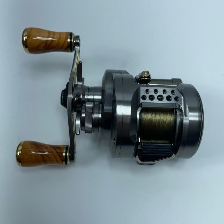 SHIMANO シマノ ベイトリール 23カルカッタコンクエストBFS 045713 カスタムハンドル装着