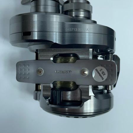 SHIMANO シマノ ベイトリール 23カルカッタコンクエストBFS 045713 カスタムハンドル装着