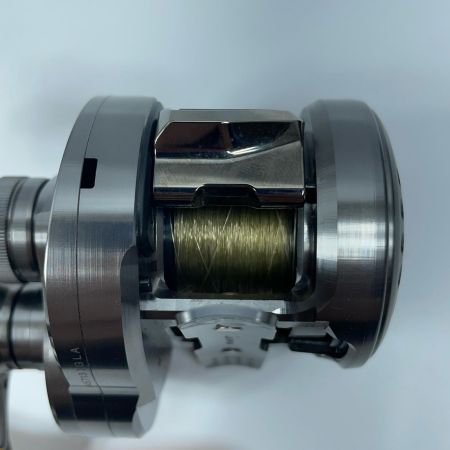 SHIMANO シマノ ベイトリール 23カルカッタコンクエストBFS 045713 カスタムハンドル装着