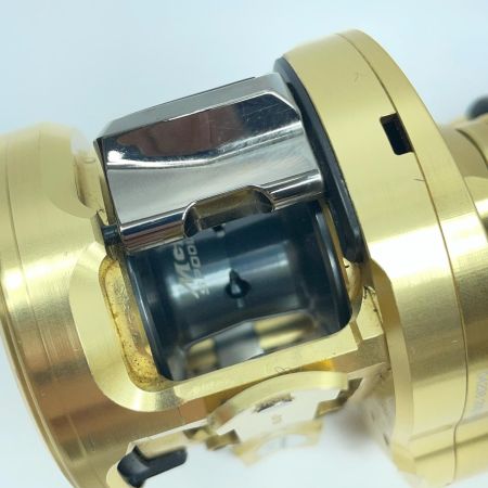 SHIMANO シマノ ベイトリール 21カルカッタコンクエスト200HG 04238