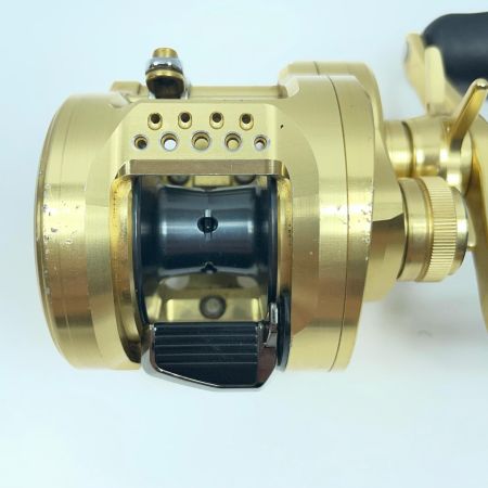 SHIMANO シマノ ベイトリール 21カルカッタコンクエスト200HG 04238