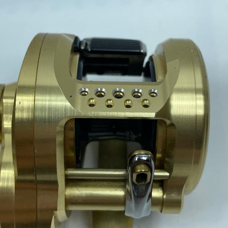 SHIMANO シマノ ベイトリール 21カルカッタコンクエスト200HG 04238