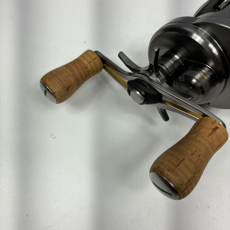 SHIMANO シマノ ベイトリール 17カルカッタ コンクエストBFS 03676