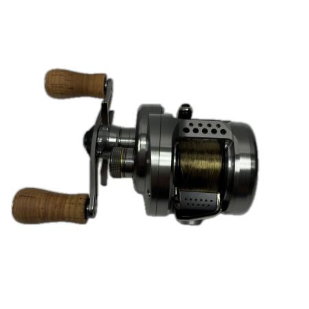 SHIMANO シマノ ベイトリール 17カルカッタ コンクエストBFS 03676