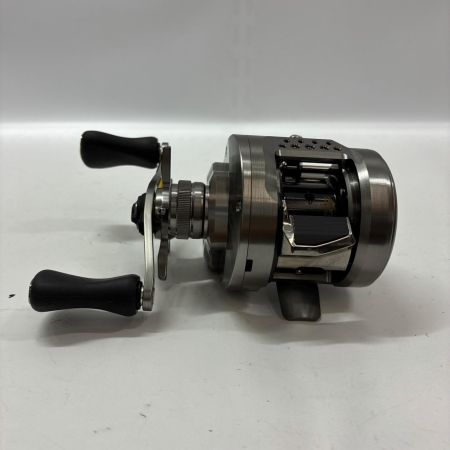 SHIMANO シマノ ベイトリール 23カルカッタコンクエスト BFS XG 箱付 045713