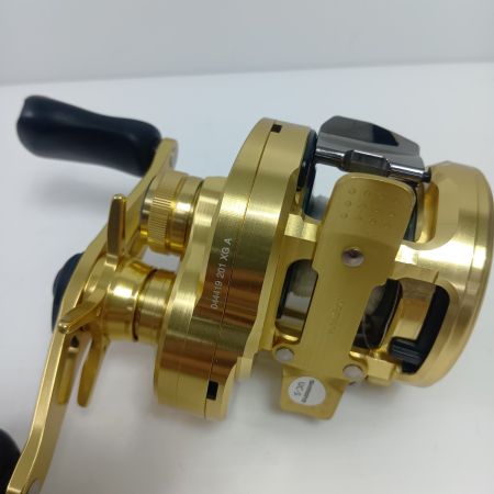SHIMANO シマノ ベイトリール SHIMANO 044419 22カルカッタコンクエスト 201XG 程度A 044419