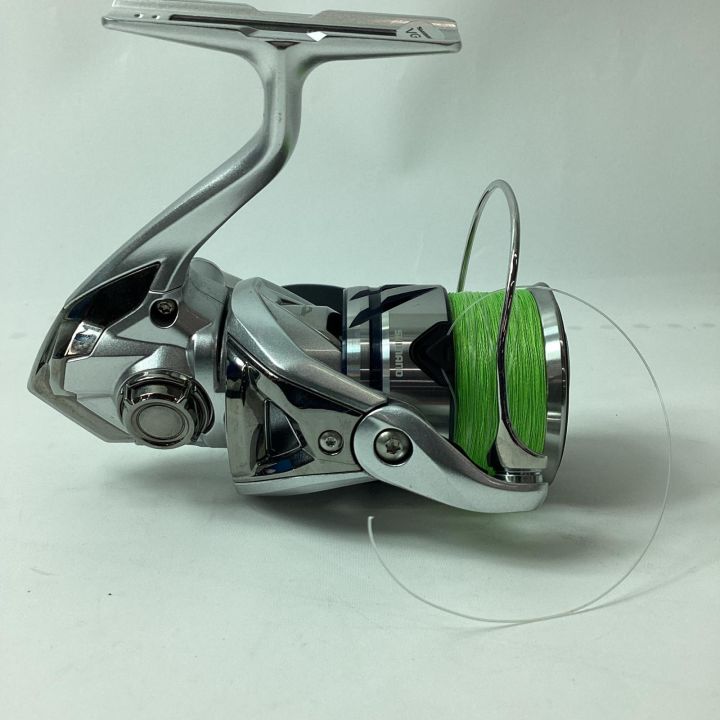 美品 近年 シマノ 23 ストラディック C3000HG 箱有 スピニングリール 美品 近年 SHIMANO シマノ 23 STRADIC ストラディック C3000HG 箱あり