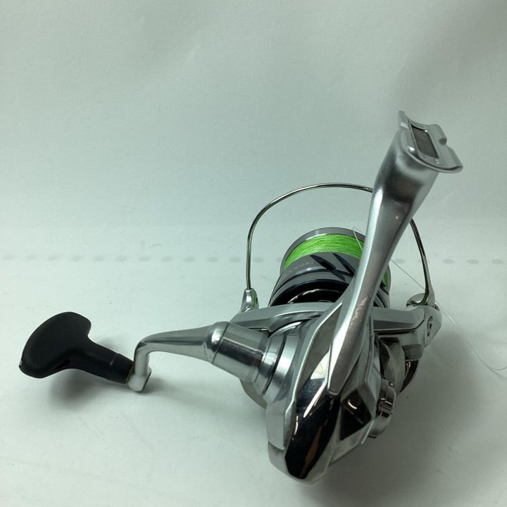 美品 近年 シマノ 23 ストラディック C3000HG 箱有 スピニングリール 美品 近年 SHIMANO シマノ 23 STRADIC ストラディック C3000HG 箱あり