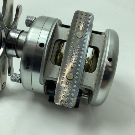 SHIMANO シマノ ベイトリール 05カルカッタ 100  01957 リールポーチ付