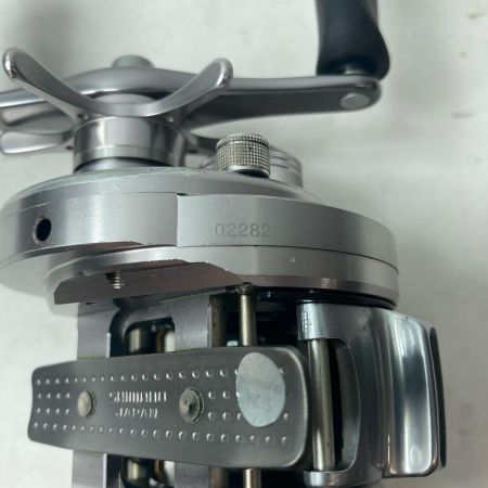 SHIMANO シマノ ベイトリール 09カルカッタコンクエスト 201DC 02282 箱・リールポーチ付
