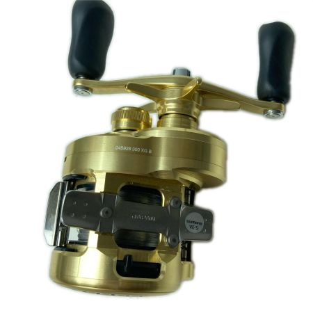 SHIMANO シマノ ベイトリール 23カルカッタコンクエストMD 300XG 045928 箱・リールポーチ付
