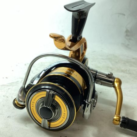 DAIWA ダイワ 磯用スピニングリール 22トーナメントISO 3000XH-LBD 084256 箱・ポーチ付