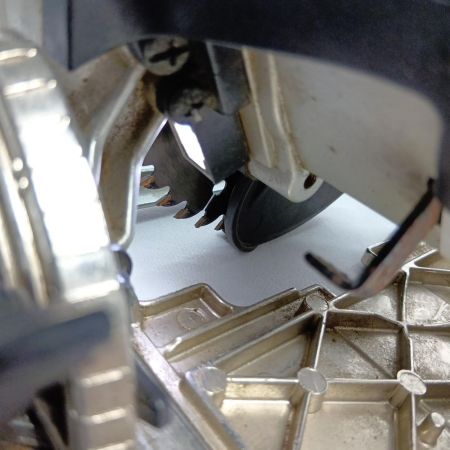 MAKITA マキタ HS470D ホワイト充電池1個付 コードレス式 125mm 3.0Ah 256/0/0 27134 使用感有 HS470D ホワイト