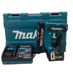 MAKITA マキタ 充電式タッカ ブルー 程度C 充電器・充電池1個・ケース付 コードレス式 40v 2.5Ah 80回 寿命3/4 キズ・ヨゴレ有 ST001GRDX ブルー Cランク
