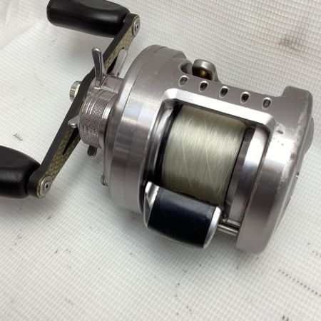 SHIMANO シマノ ベイトリール 10カルカッタコンクエスト 02280