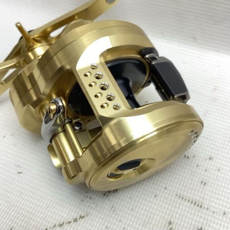 SHIMANO シマノ ベイトリール カルカッタコンクエスト200XG 044402