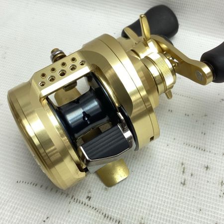 SHIMANO シマノ ベイトリール カルカッタコンクエスト200XG 044402