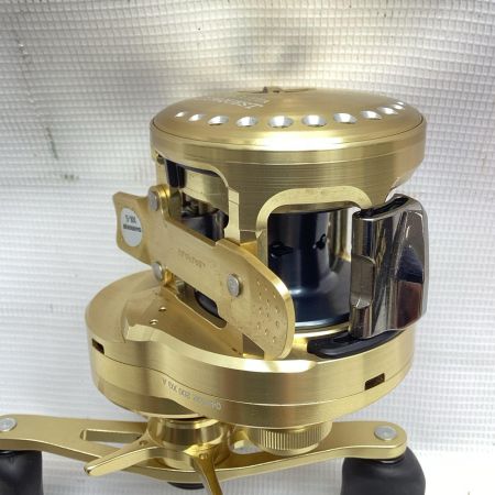 SHIMANO シマノ ベイトリール カルカッタコンクエスト200XG 044402